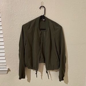 📦 H&M Divided Olive Green Bomber Jacket Size 4